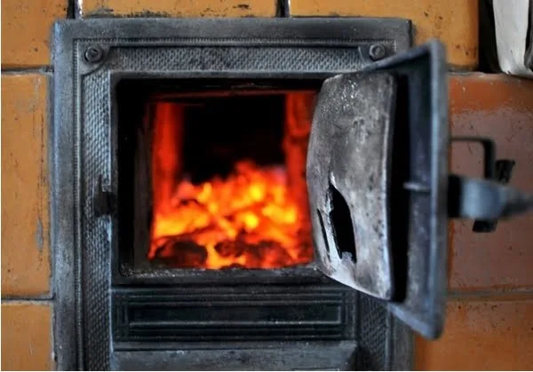 Doi tineri găsiţi decedaţi, intoxicati cu monoxid