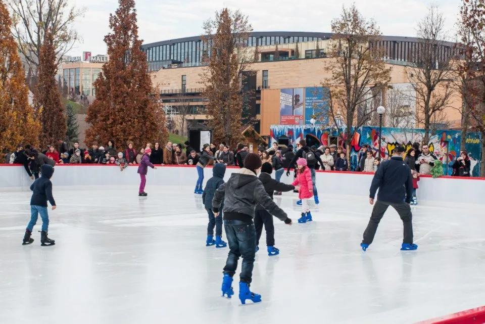 Acces gratuit pentru copii, elevi şi studenţi la patinoarul artificial din Deva