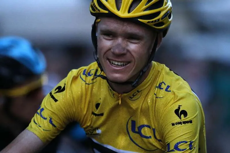 Ciclistul Chris Froome a suferit o intervenție chirugicală la șold și la cot