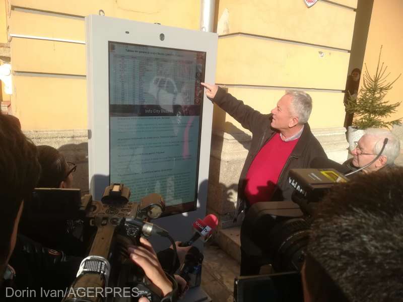 Primăria Buzău a montat, în premieră națională, panouri stradale digitalizate de informare publică