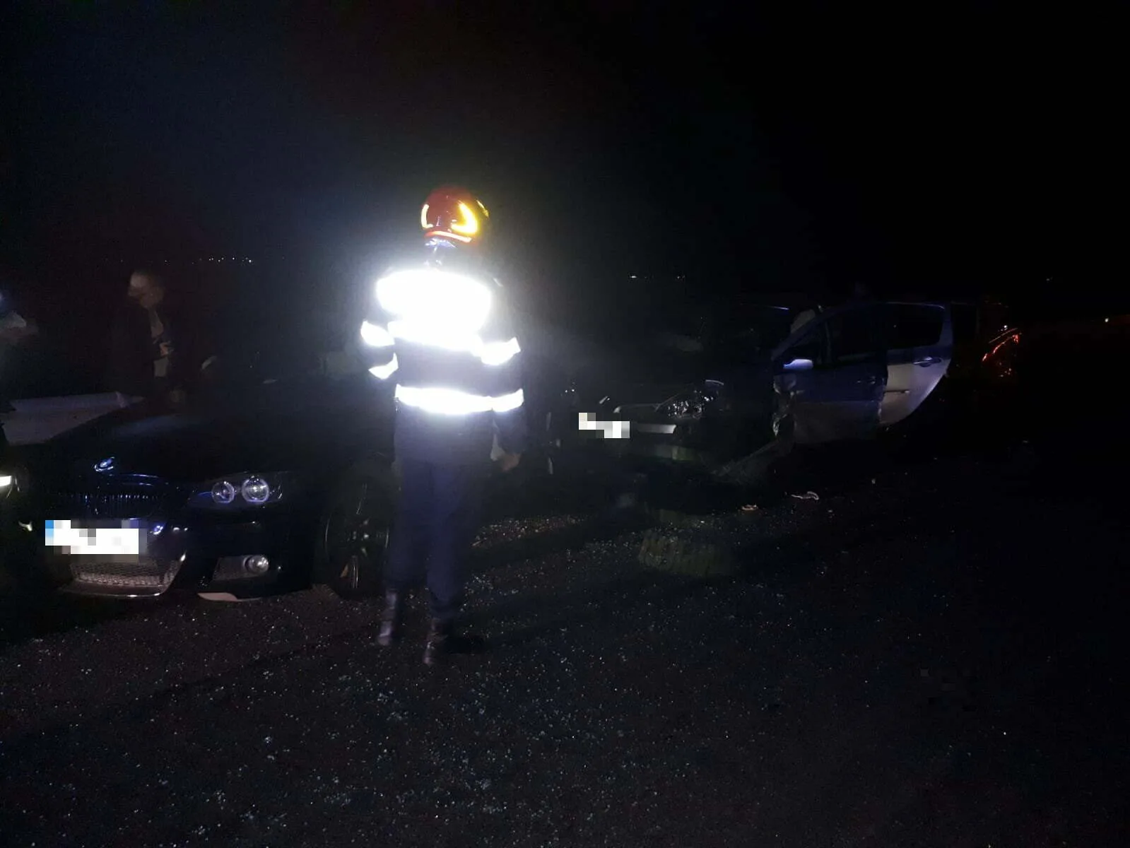 IGSU: Patru mașini implicate în accidentul din Caraș-Severin. 4 oameni au avut nevoie de îngrijiri  R
