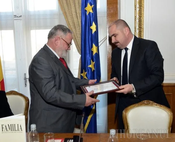 Nominalizat pentru Premiul naţional de poezie „Mihai Eminescu”