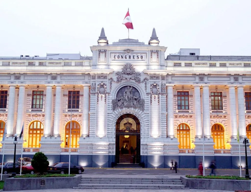 Elveţia restituie Republicii Peru 48 de obiecte arheologice confiscate la vămile din Geneva