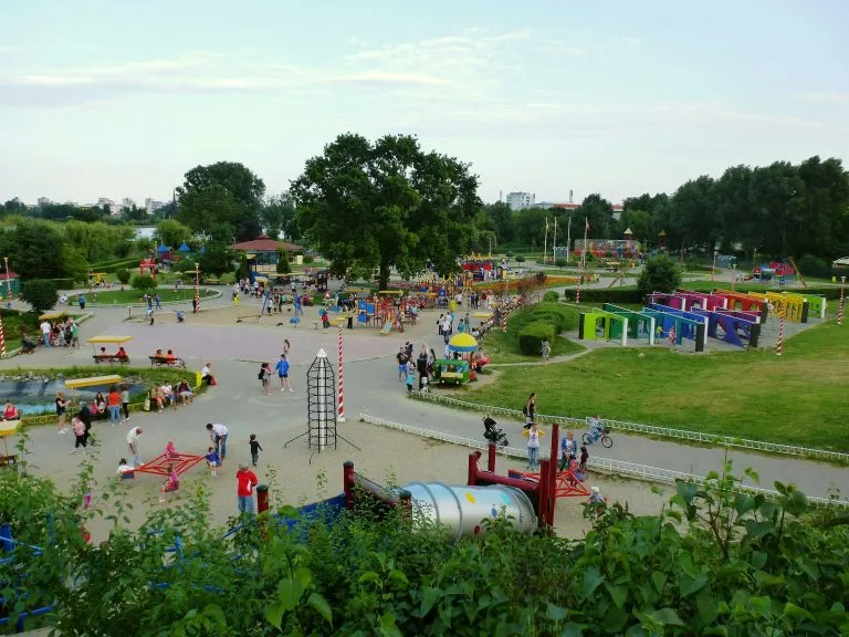 Constanţa: Comercianţi cu activitatea suspendată de către Protecţia Consumatorilor, la Festivalul Iernii