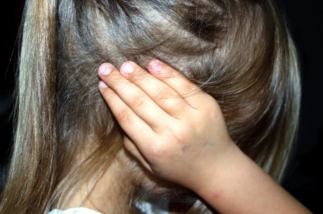 Pedeapsa cu închisoarea pentru un bărbat care și-a abuzat sexual fiica de 13 ani, redusă