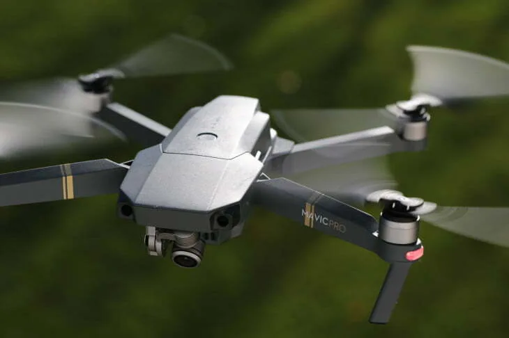 Dronele înzestrate cu tehnologie de recunoaștere facială ajută la găsirea persoanelor dispărute