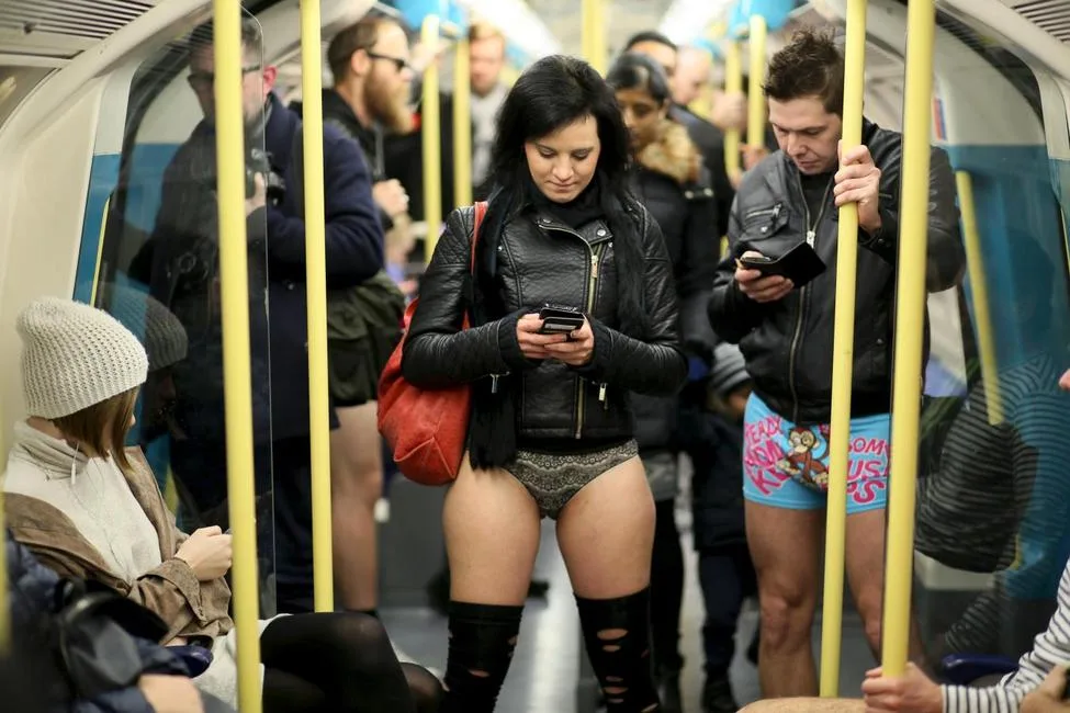 Tradiţionala plimbare anuală cu metroul fără pantaloni