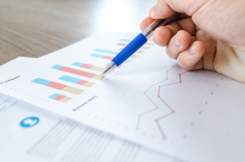 Vrei să aplici pentru un credit financiar? Află cum te poate ajuta un consultant financiar.