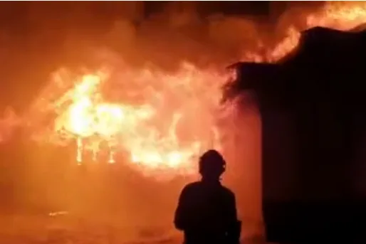 Vaslui: Incendiu la un depozit de furaje; pompierii au acţionat aproximativ cinci ore pentru stingerea focului