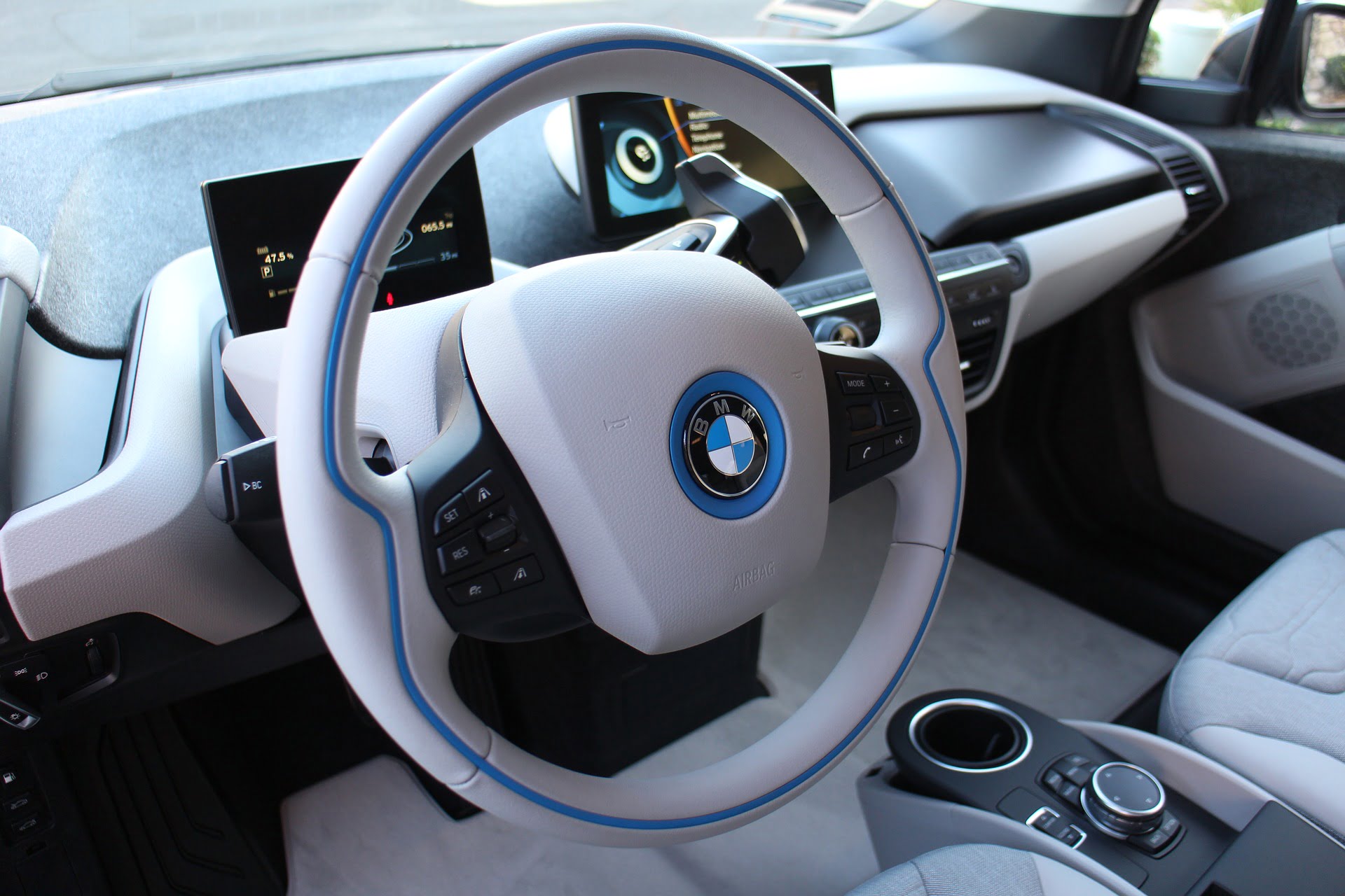 6 avantaje de care te bucuri cand apelezi la serviciul de inchirieri auto