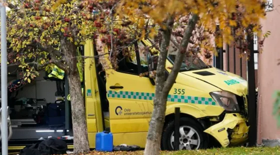 Un individ înarmat a intrat cu o ambulanță furată într-un grup de oameni la Oslo