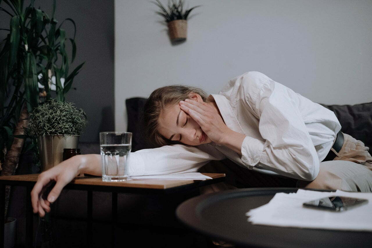 Cum poți preveni și combate durerile de cap? Iată 12 soluții eficiente