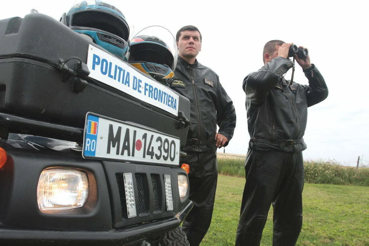 Şase cetăţeni străini, opriţi la frontiera cu Ungaria