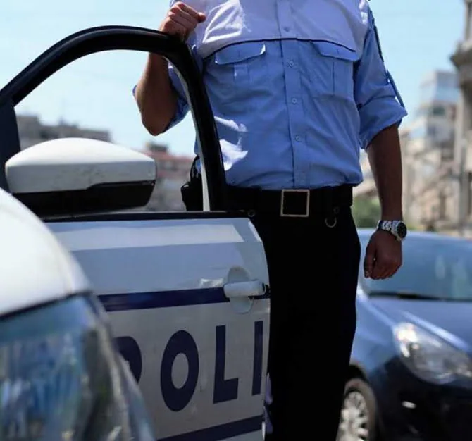 Vrancea: Trei persoane reţinute pentru tâlhărie calificată, lipsire de libertate şi furt