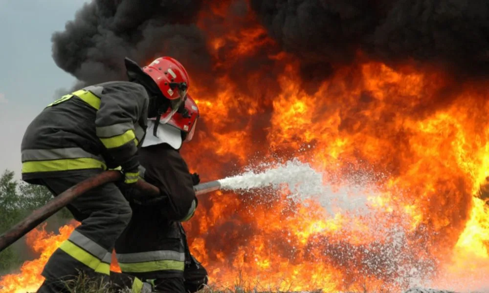 Doi pompieri voluntari au decedat in incendiile din Australia