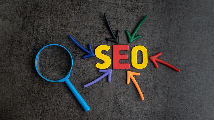 SEO: Agentie, in-house sau freelance – care din ele e potrivit pentru afacerea mea?
