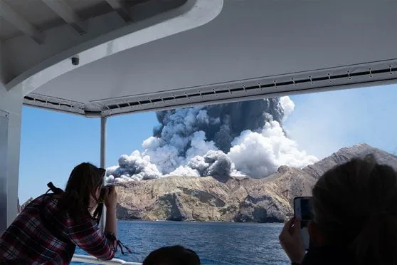 Erupția vulcanică din Noua Zeelandă: Cinci persoane au murit, iar opt sunt date dispărute