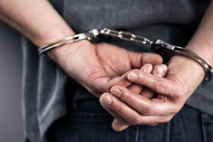 Şoferi români, arestaţi în Franţa după depistarea unor imigranţi într-un camion