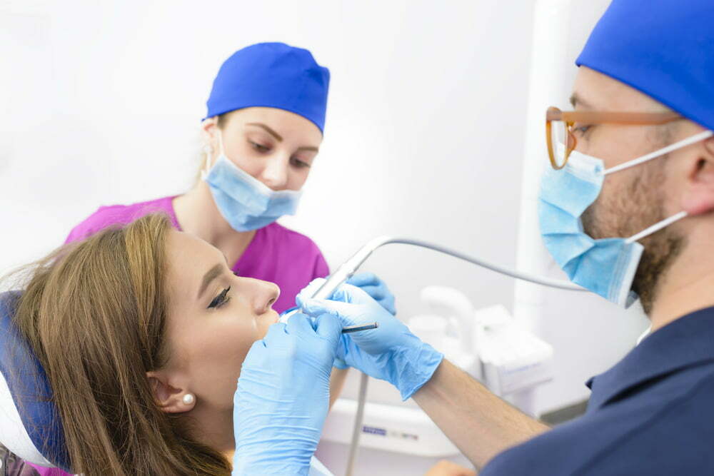 Proceduri stomatologice prin care poți evita extracția dentară
