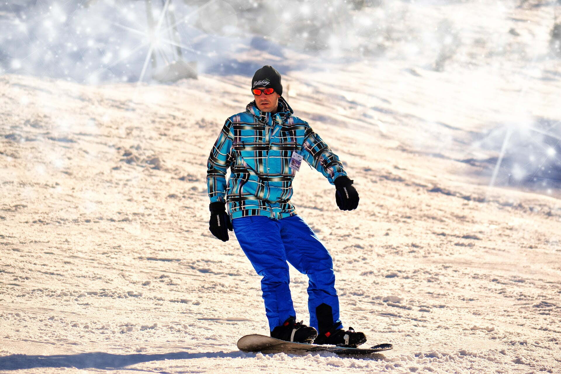 Bistriţa-Năsăud: Adolescent accidentat la poalele Munţilor Rodnei, după ce a căzut de pe snowboard