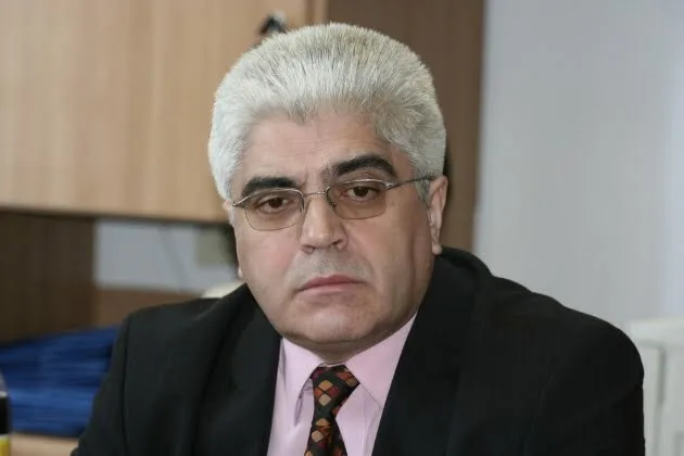 Constanţa: Fostul decan al Facultăţii de Farmacie, Gheorghe Ţarălungă, condamnat la opt ani de închisoare cu executare pentru mită