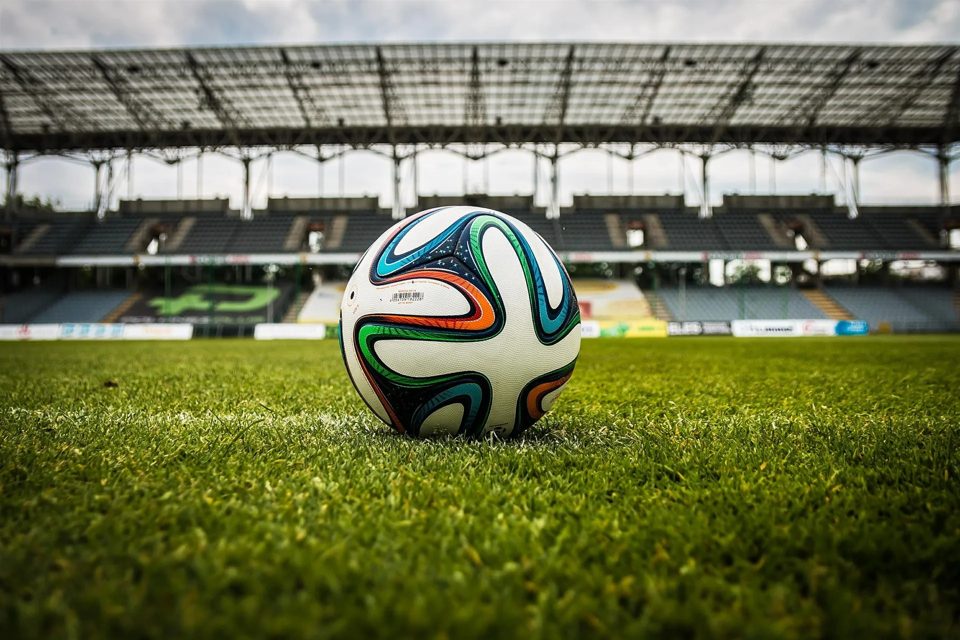 Iași: Primarul Chirica a semnat contractul de proiectare pentru noul stadion