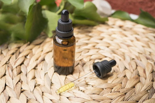 4 lucruri de știut despre tincturile din plante medicinale
