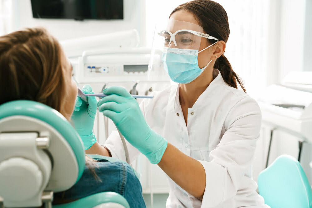 Proceduri stomatologice prin care poți evita extracția dentară