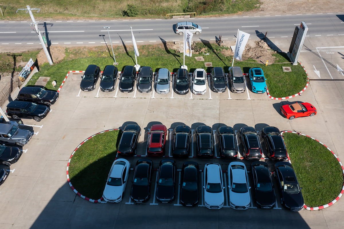 Alege tipul de mașină care îți place din showroom-ul AutoDel!
