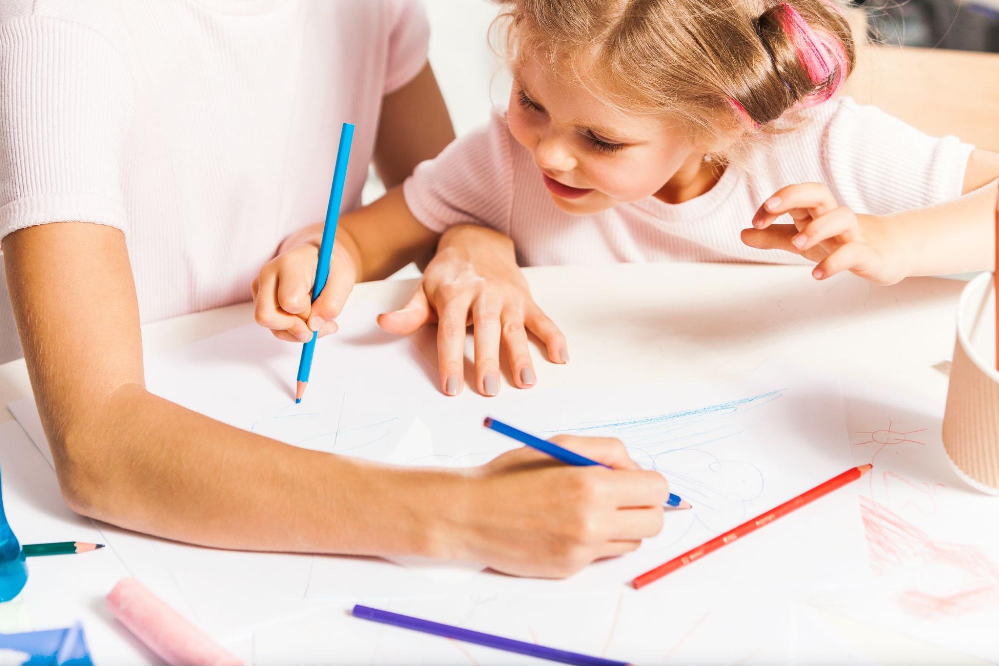 Dezvoltarea creativității la copii: 5 sfaturi pentru desenele cu creioane colorate