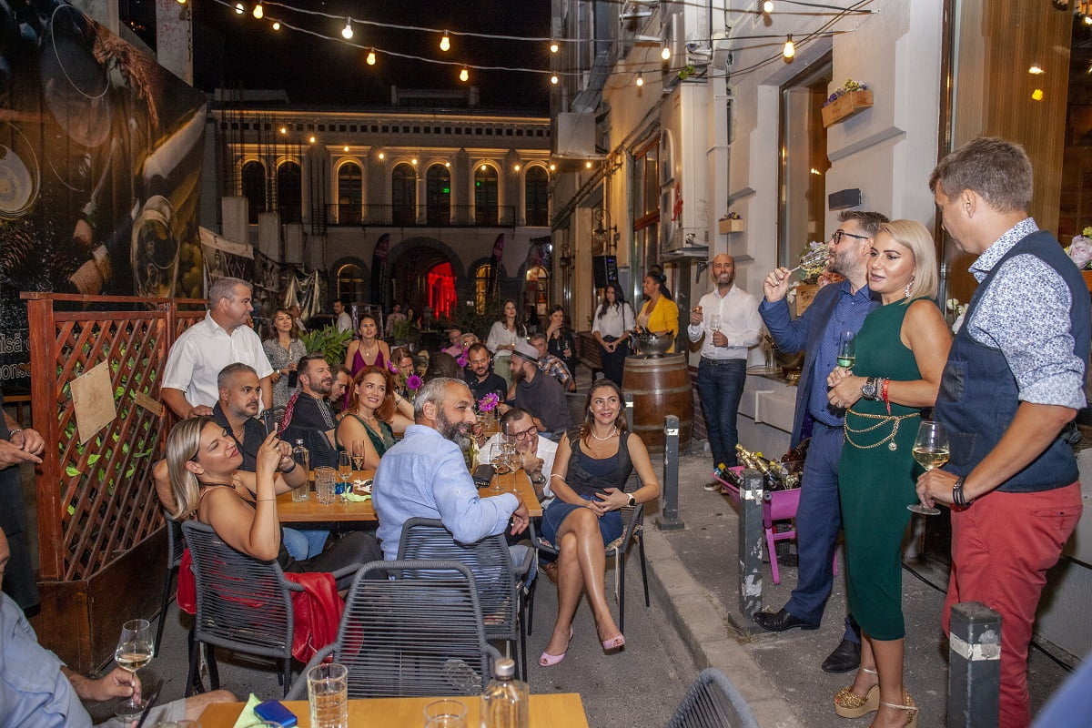 Business networking la degustări de vin în locații specializate