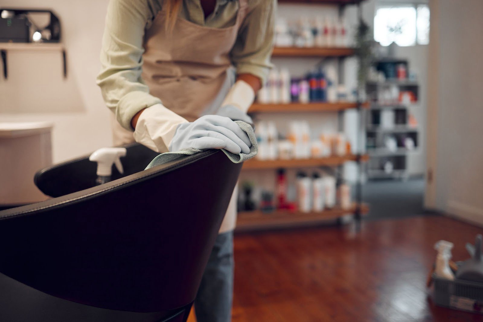 Cum alegi cei mai buni dezinfectanți pentru a-i folosi într-un salon de înfrumusețare?