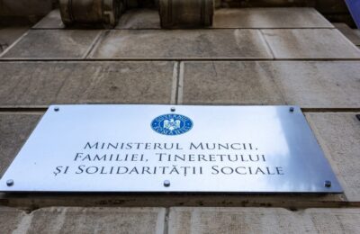Salariații plătiți cu minimul brut au 200 lei netaxabili doar dacă îndeplinesc condițiile. Ce se verifică